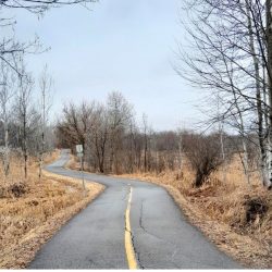 Rejoindre à pied le Vieux-Bromont à partir de notre bureau touristique, oui c'est possible !